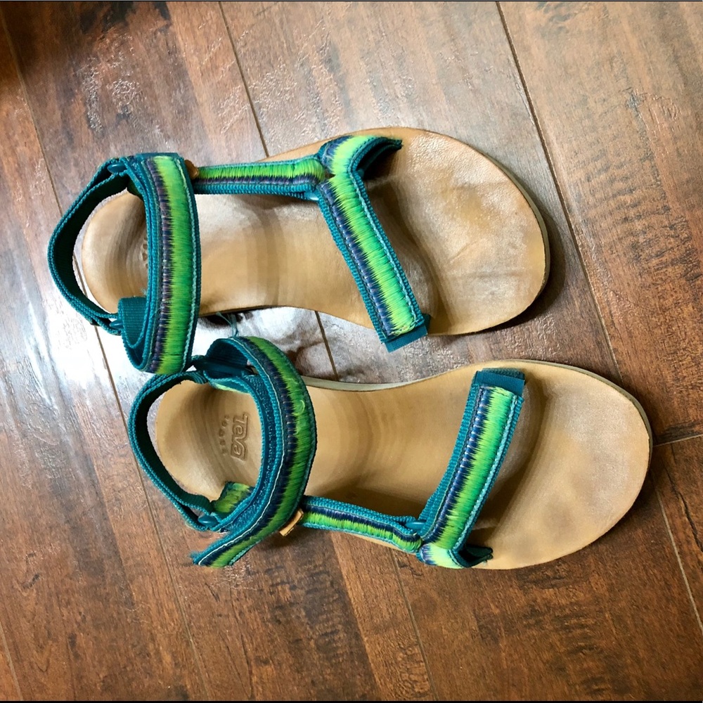 Women’s Teva Size 8